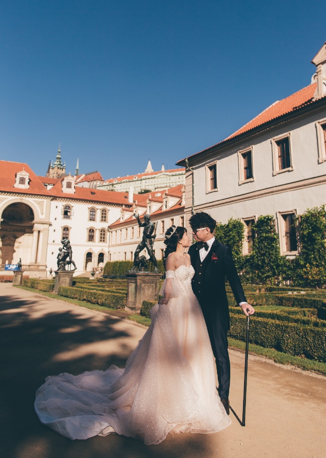 Czech Republic Prague Prewedding photoshoot at Old Town Square by Nika on OneThreeOneFour 9