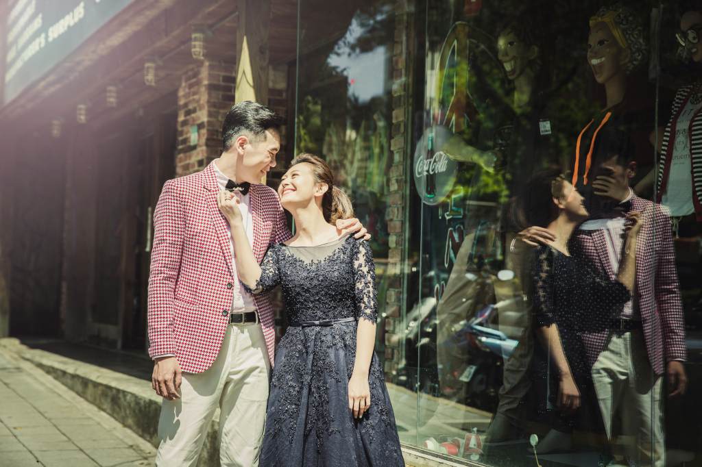 Taiwan Pre-Wedding Photography Package: Photoshoot At Cafe Streets And Coastal Beach  by Doukou on OneThreeOneFour 4