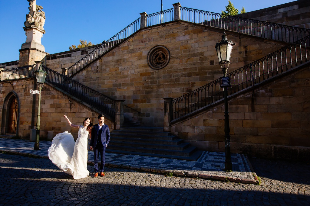 Pre-Wedding Photo in Prague At St. Vitus Cathedral And Mala Strana  by Jenny on OneThreeOneFour 14