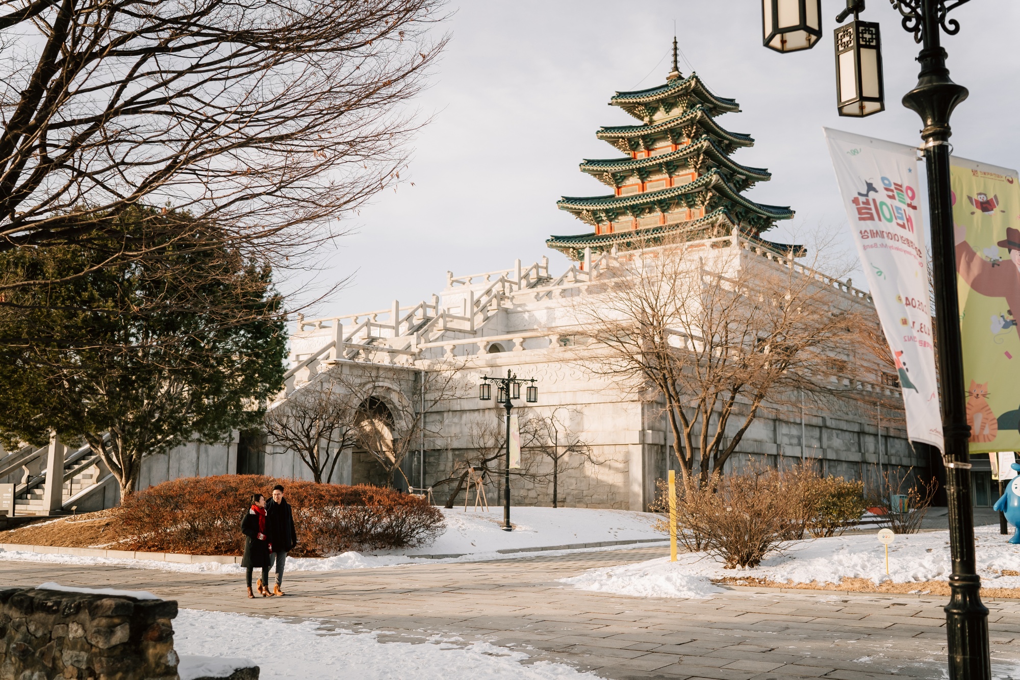 Whispers of Love in Seoul's Winter Wonderland: Snowy Pre-Wedding Extravaganza by Jungyeol on OneThreeOneFour 31