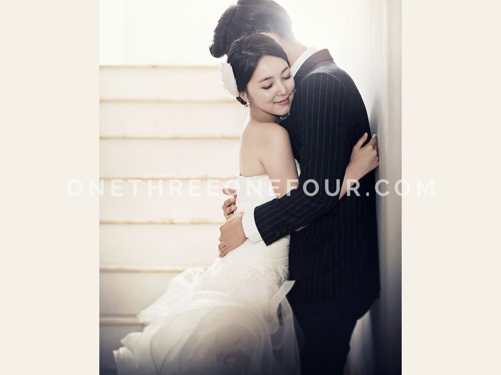 White | Korean Pre-wedding Photography by Pium Studio on OneThreeOneFour 12