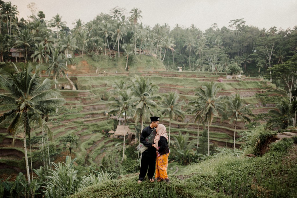 Bali Honeymoon Photography: Post-Wedding Photoshoot For Malay Couple At Tegallalang Rice Paddies  by Dex on OneThreeOneFour 6