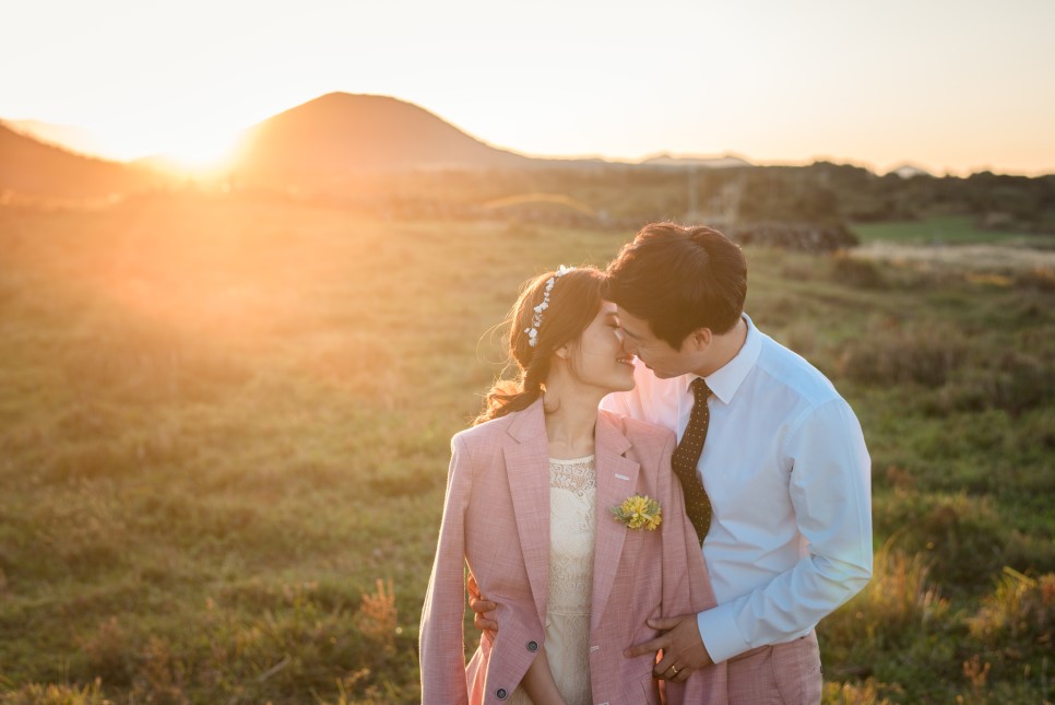 Korea Outdoor Pre-Wedding Photoshoot At Jeju Island with Silvergrass by Geunjoo on OneThreeOneFour 15
