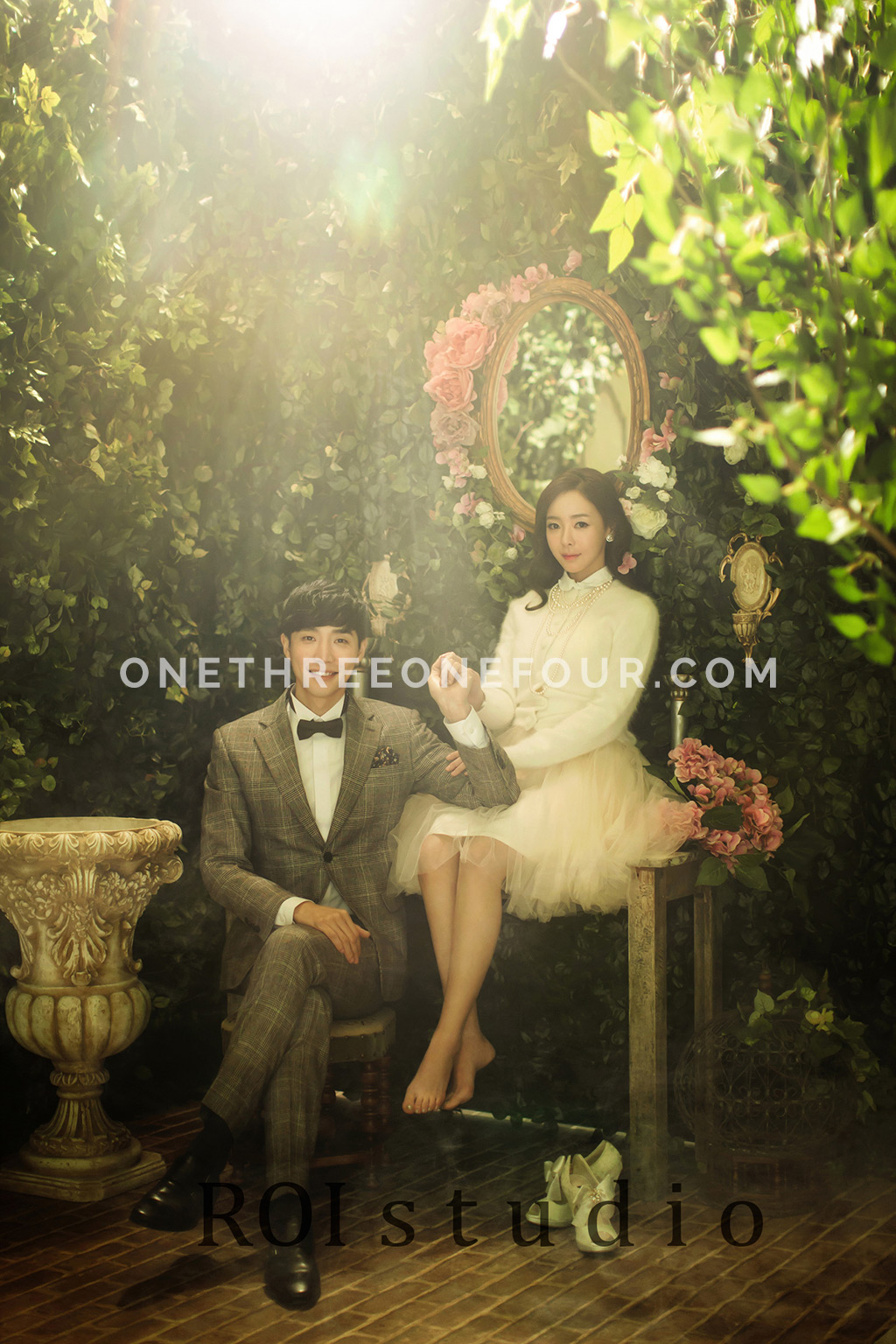 Korean Wedding Studio Photography: Floral Set by Roi Studio on OneThreeOneFour 11