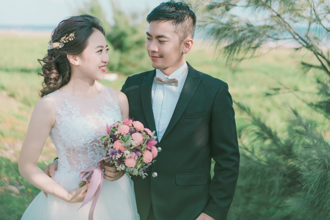 Taiwan Outdoor Pre-Wedding Photoshoot At Traditional Tainan Streets  by Star  on OneThreeOneFour 23