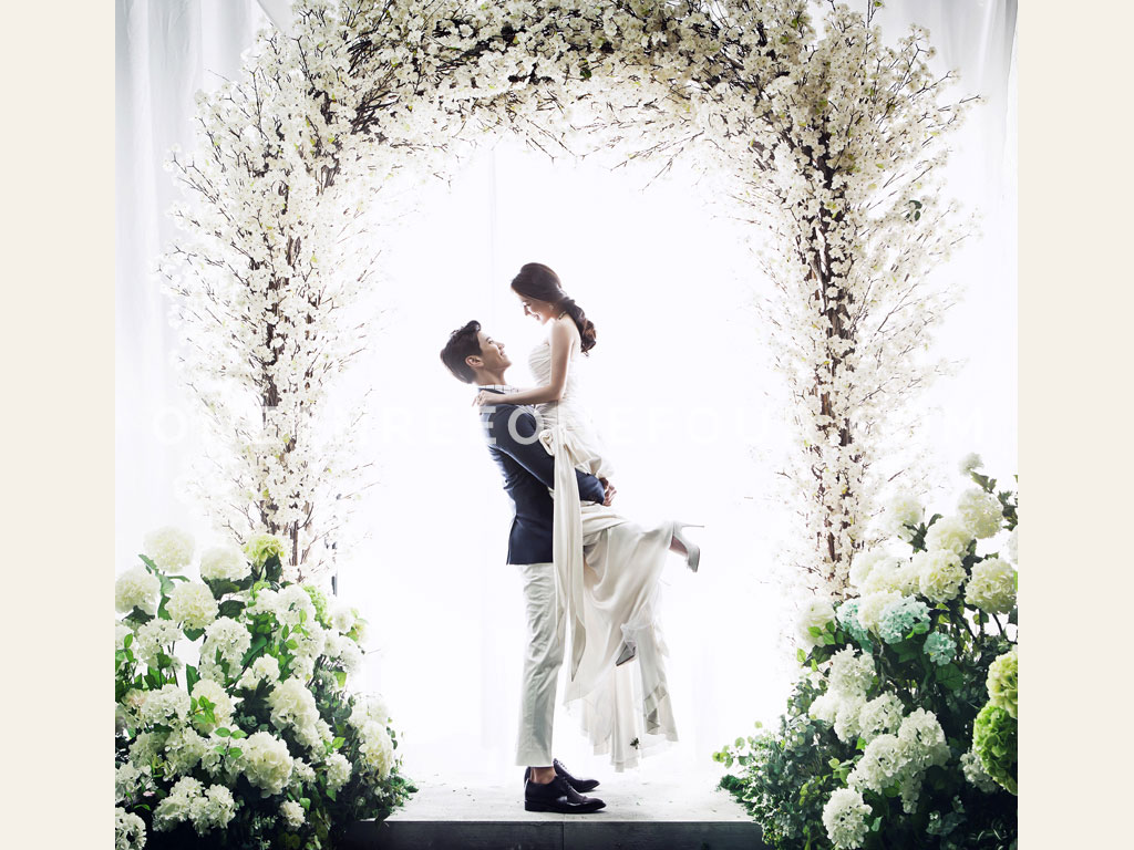 White | Korean Pre-wedding Photography by Pium Studio on OneThreeOneFour 8