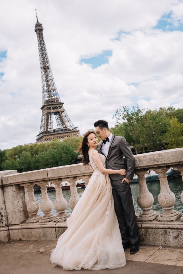 A&K: Canadian Couple's Paris Pre-wedding Photoshoot at the Louvre  by Vin on OneThreeOneFour 18