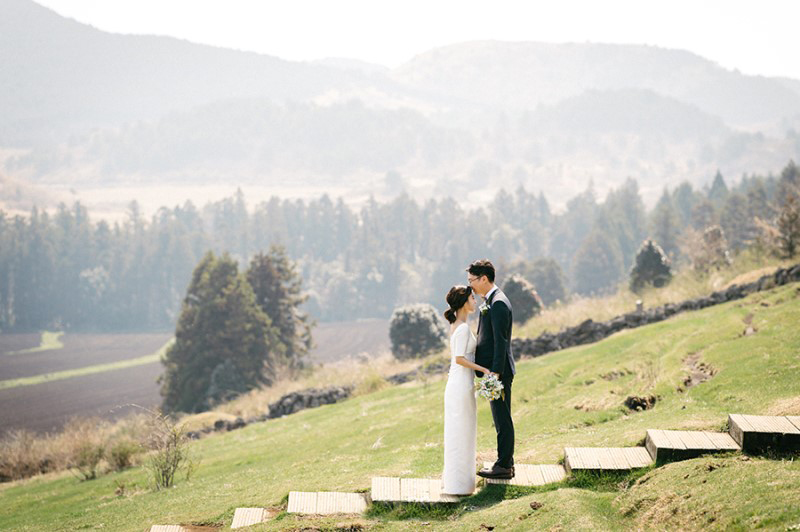 Korea Jeju Island Pre-Wedding Photoshoot During Spring by Gamsung on OneThreeOneFour 7