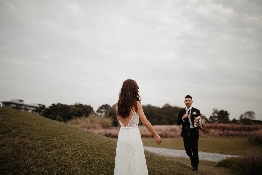 B & H - Singapore Outdoor Pre-Wedding at Jurong Lake Gardens & Back Alleys by Chan on OneThreeOneFour 6