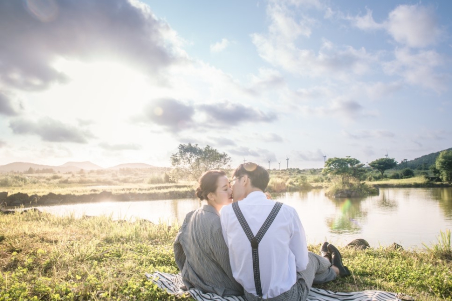 Korea Outdoor Pre-Wedding Photoshoot At Jeju Island with Buckwheat Flower and Hydrangea by Geunjoo on OneThreeOneFour 5