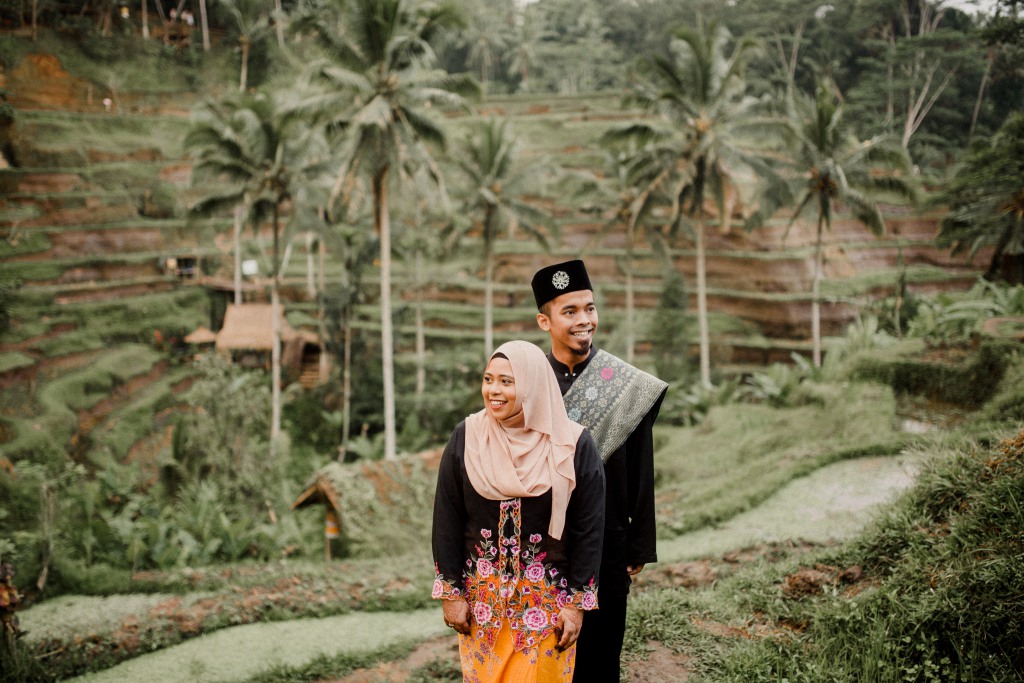 Bali Honeymoon Photography: Post-Wedding Photoshoot For Malay Couple At Tegallalang Rice Paddies  by Dex on OneThreeOneFour 13