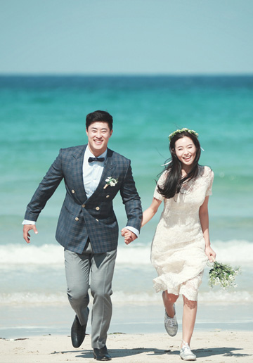 Korea Outdoor Beach Pre-Wedding Photoshoot At Jeju Island 
