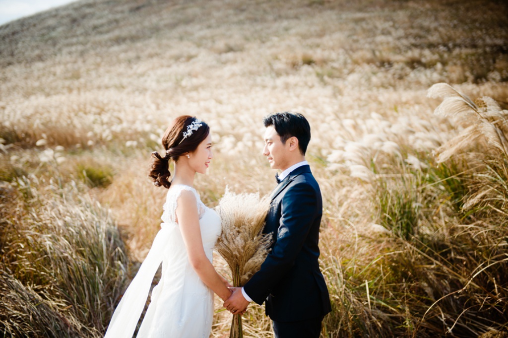 Korea Jeju Island Pre-Wedding Photoshoot With Silver Grass During Autumn  by Ray on OneThreeOneFour 5
