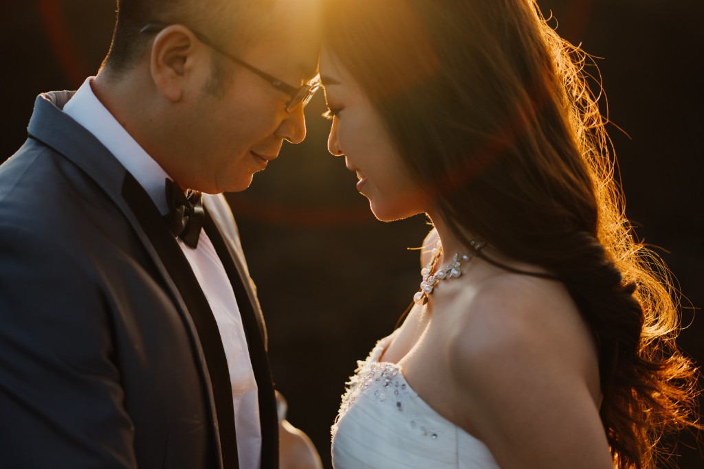 Bali Pre-wedding with Balinese Temple, Chapel and Mountain Scenes by Hendra on OneThreeOneFour 2