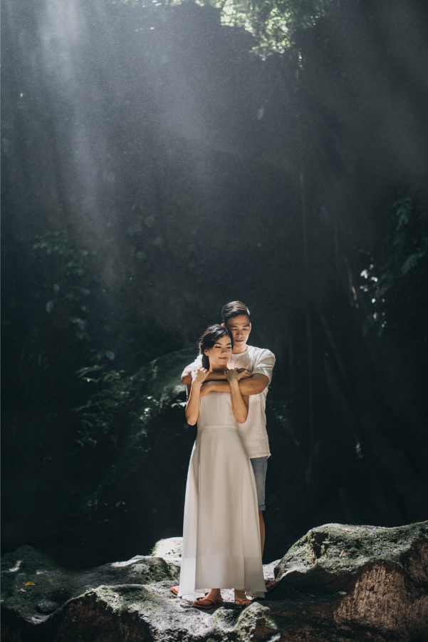 A&W: Bali Full-day Pre-wedding Photoshoot at Cepung Waterfall and Balangan Beach by Agus on OneThreeOneFour 22