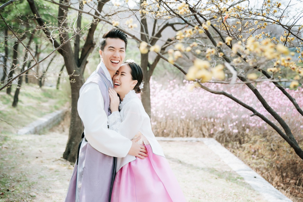 Korea Hanbok Pre-Wedding Photoshoot At Namsangol Hanok Village  by Jungyeol  on OneThreeOneFour 2