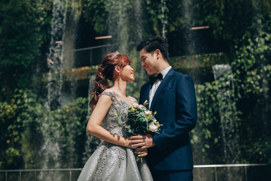 Singapore Pre-Wedding Photoshoot At Gardens By The Bay - Flower Dome, Lower Peirce Reservoir And Night Photoshoot At MBS by Cheng on OneThreeOneFour 1