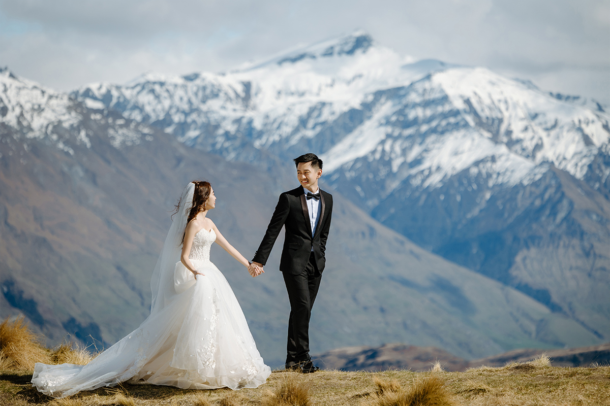 2-Day New Zealand Winter Fairytale Themed Pre-Wedding Photoshoot with Horse and Glaciers and Snow Mountains by Fei on OneThreeOneFour 4