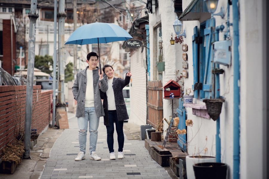 LL&ZY: Magical pre-wedding in Seoul at Haneul Park, National Folk Museum and Samcheong-dong by Junghoon on OneThreeOneFour 28