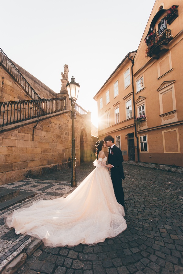 Czech Republic Prague Prewedding photoshoot at Old Town Square by Nika on OneThreeOneFour 20