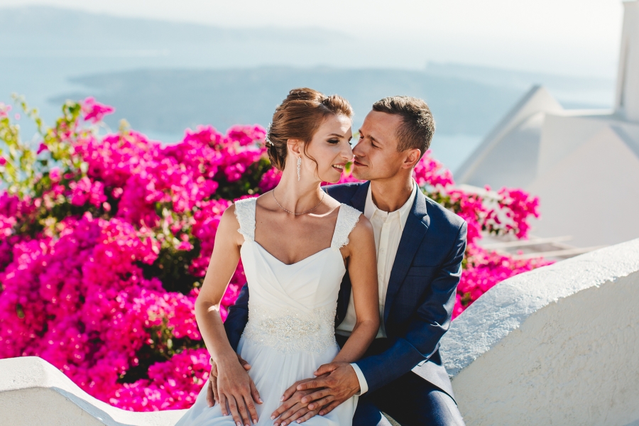 Santorini Pre-Wedding Photoshoot At Oia Blue Dome Church by Nabi on OneThreeOneFour 4