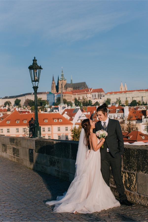 Prague Hluboká Castle Pre-wedding Photoshoot by Nika on OneThreeOneFour 12