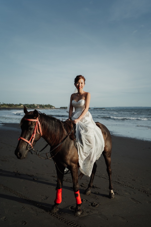 R&A: Fairytale Sunset Pre-wedding Photoshoot in Bali by Hendra on OneThreeOneFour 23