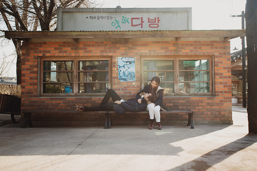 Korea Winter Casual Couple Photoshoot At National Folk Museum  by Junghoon on OneThreeOneFour 7