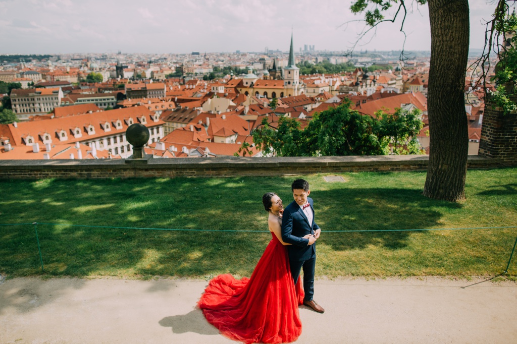 Prague Pre-Wedding Photoshoot At Old Town Square, Vrtba Garden And St. Vitus Cathedral  by Nika  on OneThreeOneFour 21