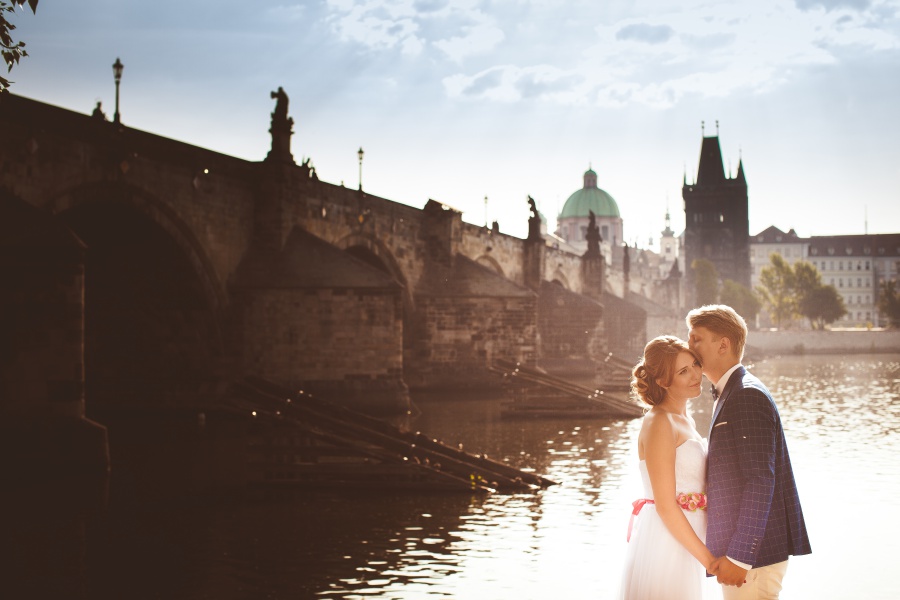 Prague Pre-Wedding Photoshoot At Old Town Square And Charles Bridge  by Nika  on OneThreeOneFour 16