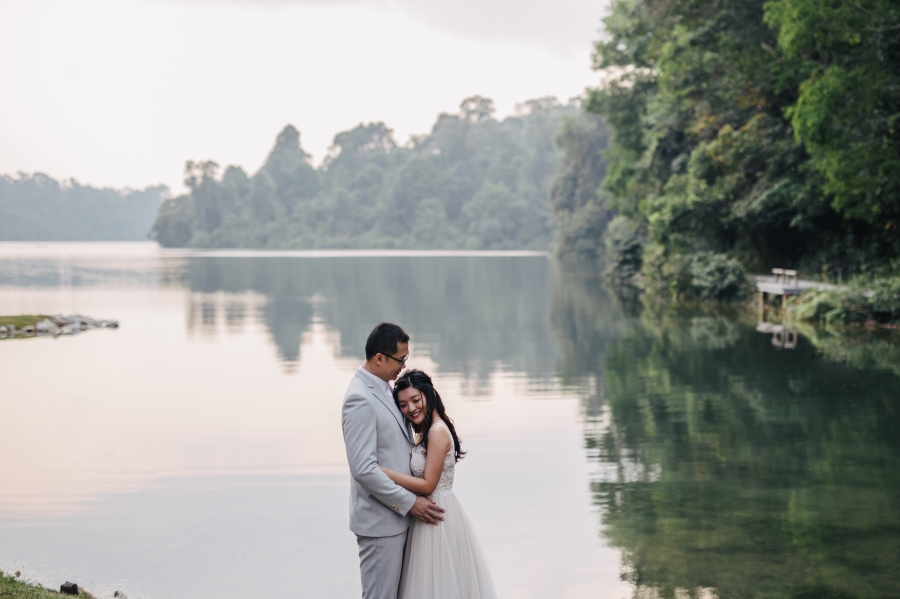 Singapore Prewedding Photoshoot At MacRitchie Reservoir And Marina Bay Sands Night Shoot  by Cheng on OneThreeOneFour 4
