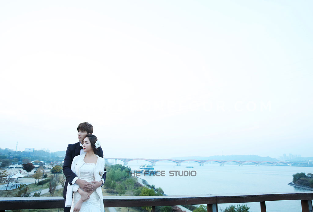 [AUTUMN] Korean Studio Pre-Wedding Photography: Seonyudo Park (선유도 공원)  (Outdoor) by The Face Studio on OneThreeOneFour 22