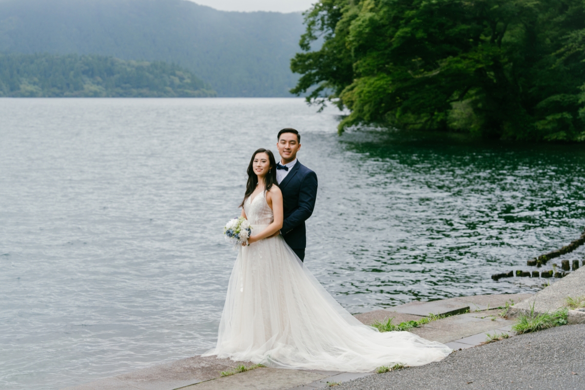 Tokyo Pre-Wedding Photoshoot with Nezu Shrine, Daikanzan Observation Deck, Lake Ashi, and Hakone Shrine by Dahe on OneThreeOneFour 23