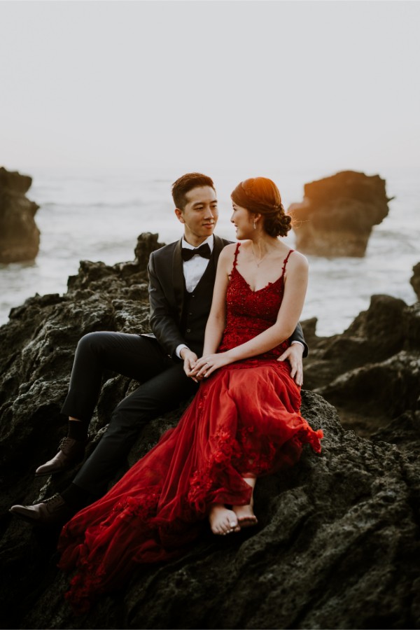 G&G: Bali Pre-wedding photoshoot at Mount Batur Pinggan, forest, Cepung Waterfall and Mengening Beach by Hery on OneThreeOneFour 17