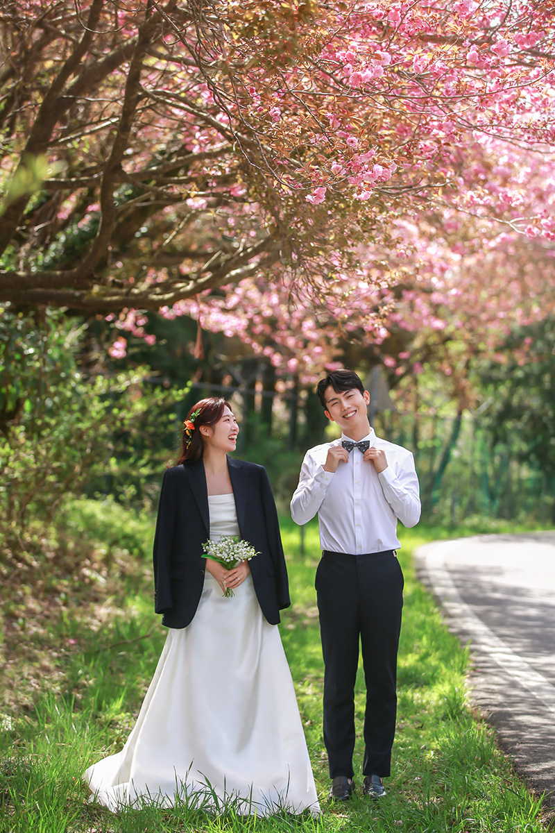 Enchanting Spring Pre-Wedding Photoshoot at Jeju Island by Byunghyun on OneThreeOneFour 5