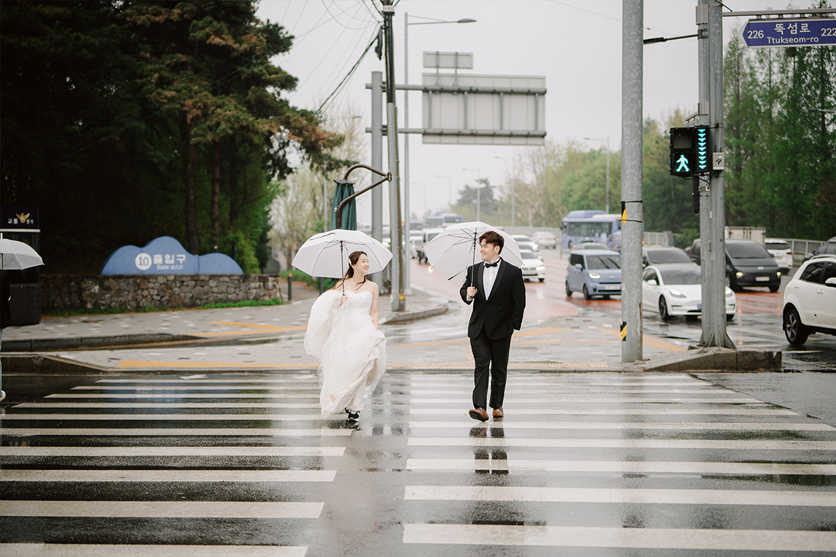 Rainy Romance: Love Blossoms in Seoul: Cally & Shaun's Enchanting Spring Pre-Wedding Shoot by Jungyeol on OneThreeOneFour 4