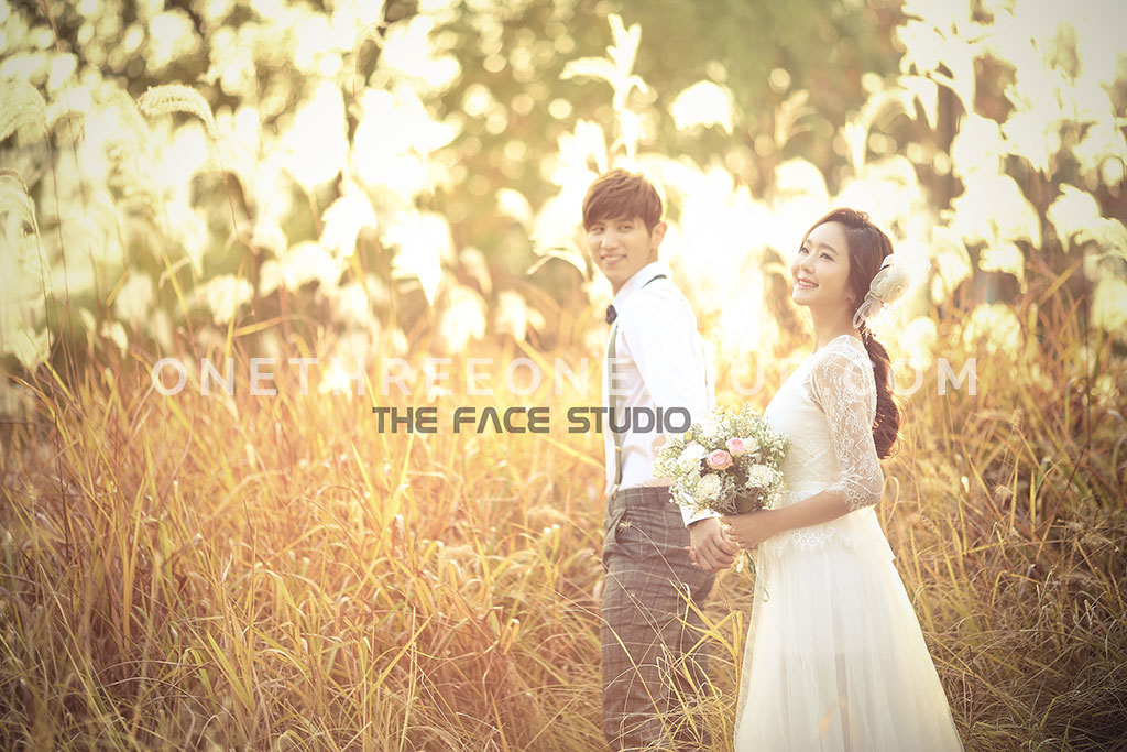 [AUTUMN] Korean Studio Pre-Wedding Photography: Seonyudo Park (선유도 공원)  (Outdoor) by The Face Studio on OneThreeOneFour 11