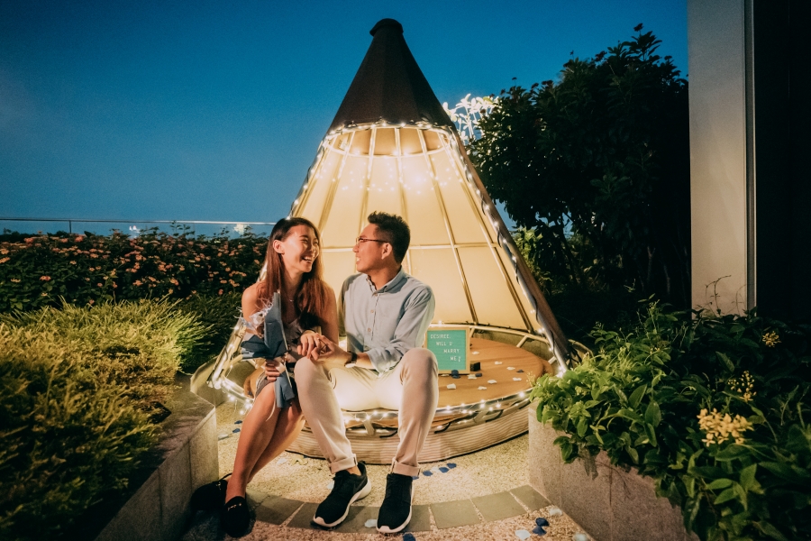 Singapore Surprise Wedding Proposal Photoshoot At Andaz Rooftop Bar, Mr Stork by Michael on OneThreeOneFour 17