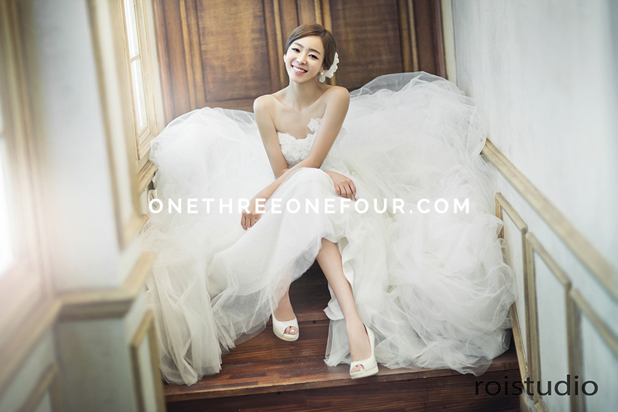 Korean Wedding Studio Photography: Modern Chic Set & Hanbok by Roi Studio on OneThreeOneFour 1