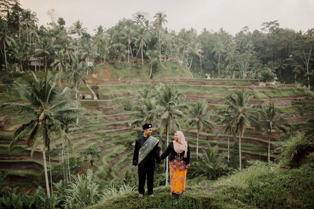 Bali Honeymoon Photography: Post-Wedding Photoshoot For Malay Couple At Tegallalang Rice Paddies  by Dex on OneThreeOneFour 7