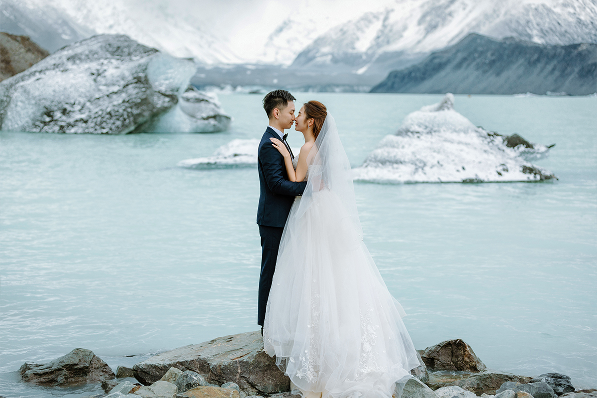 2-Day New Zealand Winter Fairytale Themed Pre-Wedding Photoshoot with Horse and Glaciers and Snow Mountains by Fei on OneThreeOneFour 27