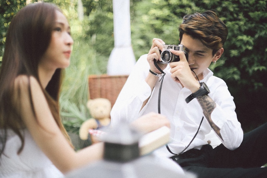 Thailand Bangkok Pre-Wedding Photoshoot At Outdoor Studio Set  by Chayut  on OneThreeOneFour 1