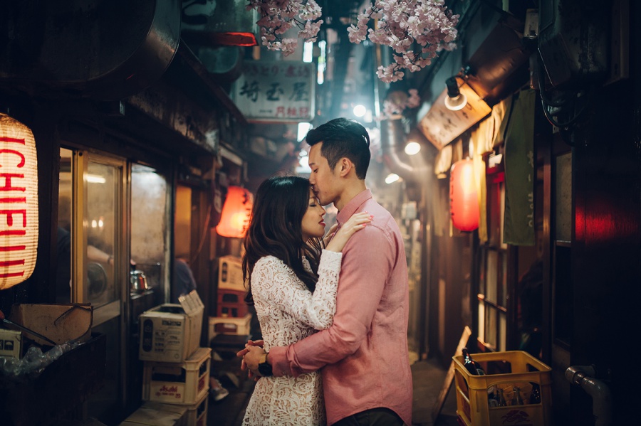 Japan Tokyo Casual Couple Honeymoon Photoshoot At Shinjuku Gyoen During Cherry Blossom Season by Lenham on OneThreeOneFour 9