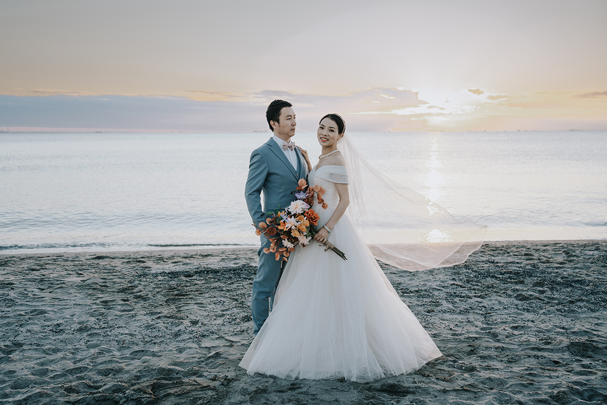 Japan Autumn Pre-Wedding Photoshoot in Tokyo with Maple Leaves by Cui Cui on OneThreeOneFour 11