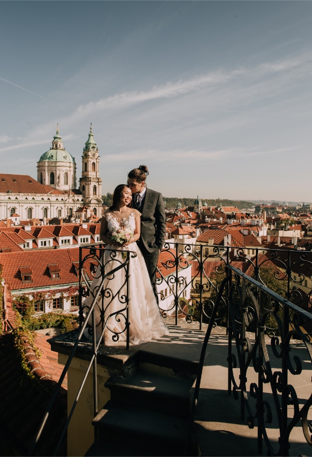 Prague Hluboká Castle Pre-wedding Photoshoot by Nika on OneThreeOneFour 20