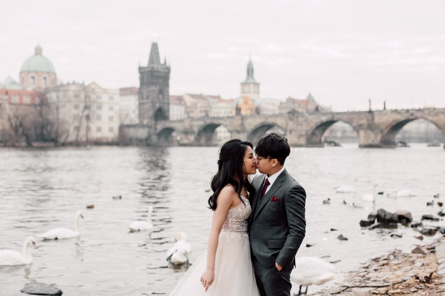 J&J: Prague Pre-wedding Photoshoot by Nika on OneThreeOneFour 22