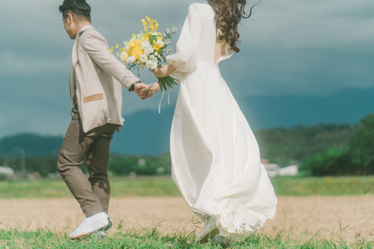 Taiwan Pre-Wedding Photoshoot Countryside Field Beach  by  on OneThreeOneFour 11