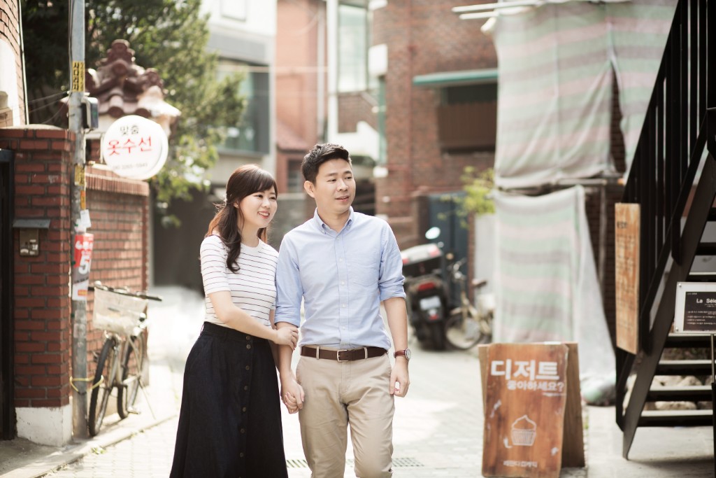 Korea Casual Couple Photoshoot At Haneul Sky Park And Yeonam-dong Cafe Street by Junghoon on OneThreeOneFour 7