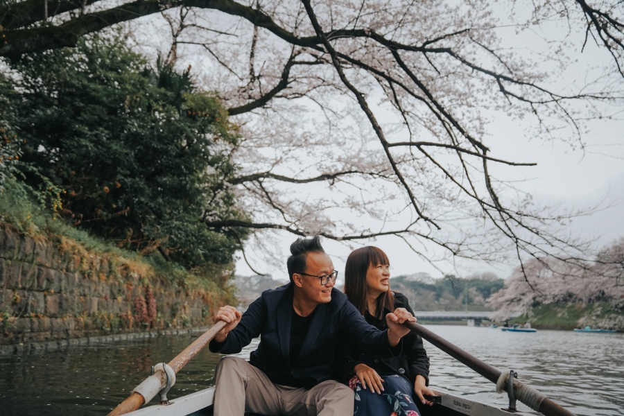 S&X: Tokyo Cherry Blossoms Engagement Photoshoot on a Boat Ride at Chidori-ga-fuchi Moat by Ghita on OneThreeOneFour 2