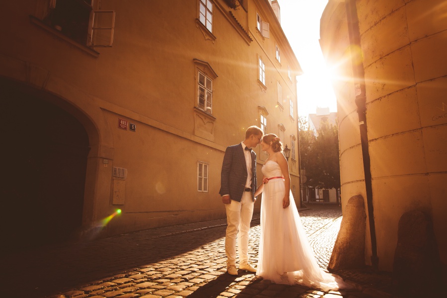 Prague Pre-Wedding Photoshoot At Old Town Square And Charles Bridge  by Nika  on OneThreeOneFour 8